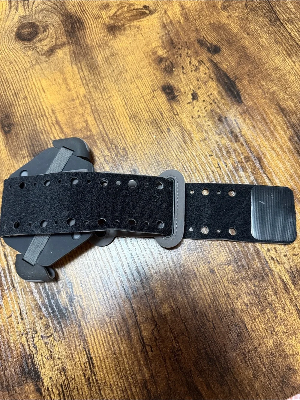 Avia Gray Universal Phone Armband Mount